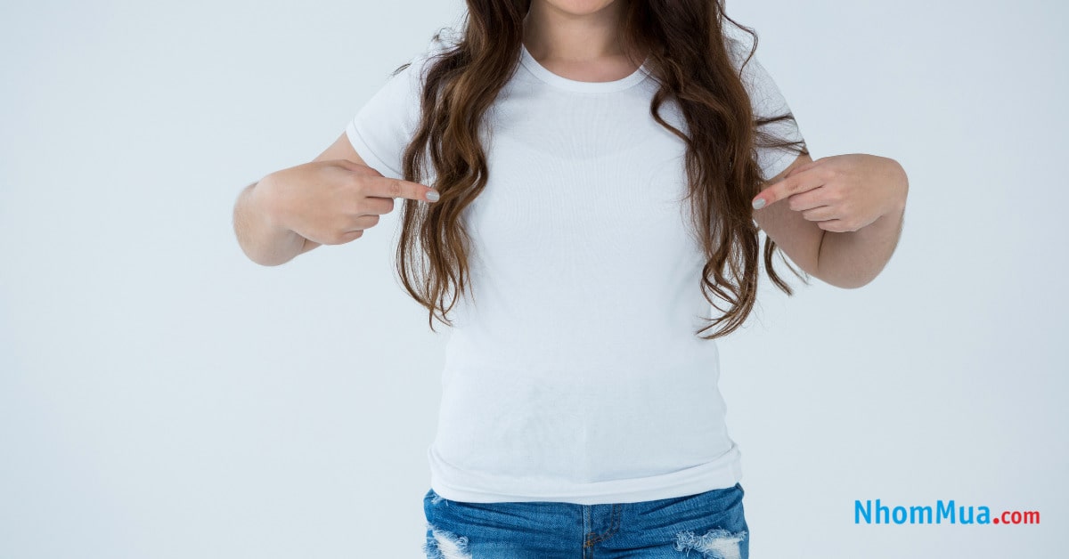 Aó phông kết hợp với nhiều trang phục tạo nên outfit ấn tượng giúp bạn gái tự tin hơn