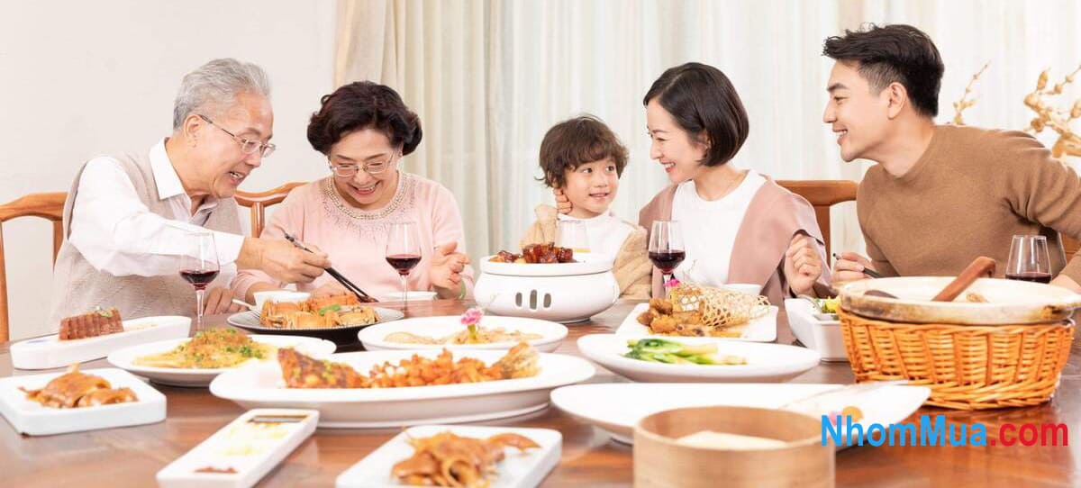 Bữa ăn sum vầy thể hiện sự chân thành, có ý nghĩa đặc biệt