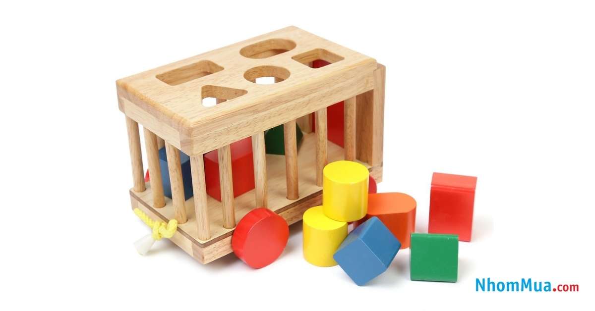 Đồ chơi trí tuệ là quà noel cho bé trai 1 tuổi giúp phát triển trí não