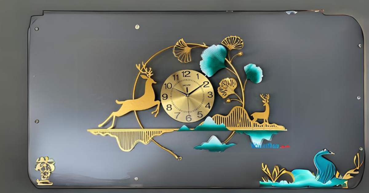 Tặng đồng hồ treo tường cho nhân viên