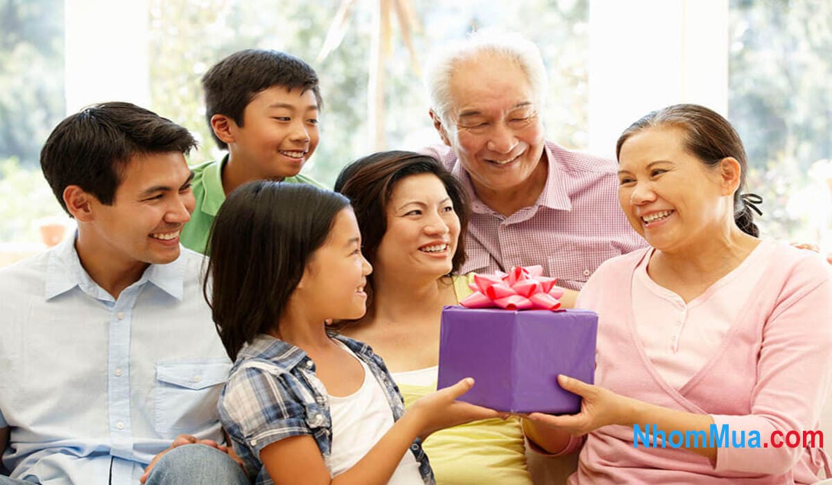Tặng mẹ chồng quà 20/10 mang nhiều ý nghĩa đặc biệt